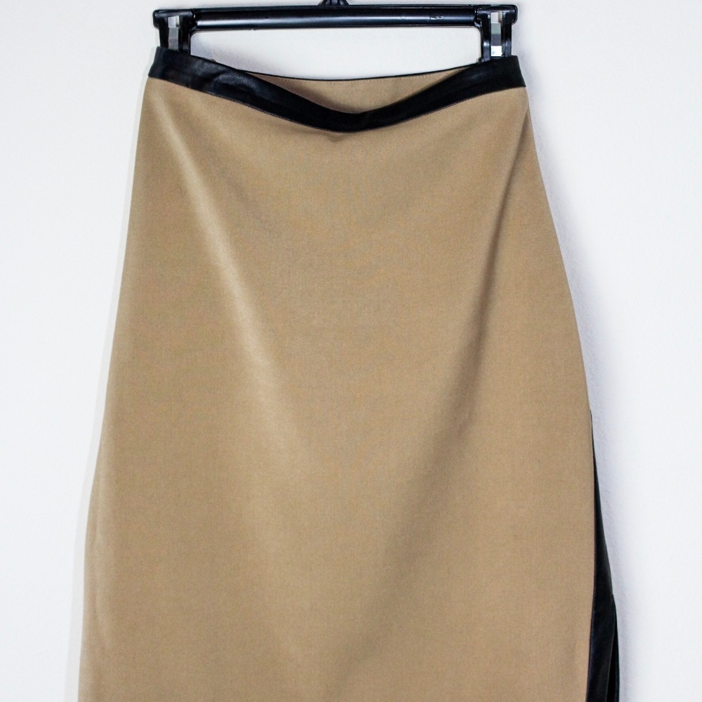 Tan Jones NY Collection Skirt with Black Detail